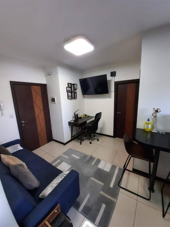 Hermoso Y Unico Apartamento Moderno, En Pleno Centro De Santa Cruz, Con Netflix Wi-Fi De 60 Mb, Estacionamiento Gratis Y Ac En Todos Los Ambientes Santa Cruz de La Sierra Luaran gambar