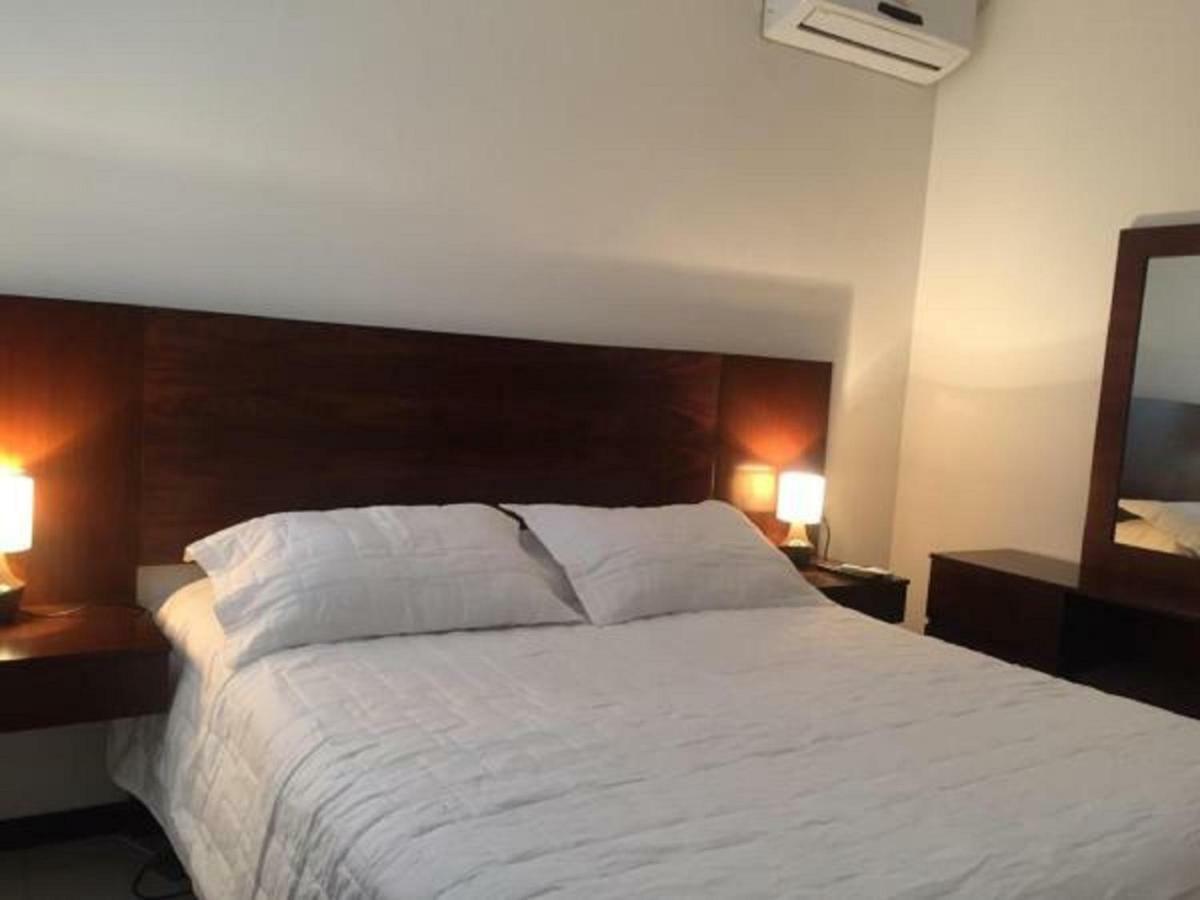 Hermoso Y Unico Apartamento Moderno, En Pleno Centro De Santa Cruz, Con Netflix Wi-Fi De 60 Mb, Estacionamiento Gratis Y Ac En Todos Los Ambientes Santa Cruz de La Sierra Luaran gambar