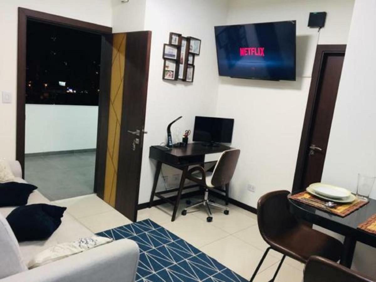 Hermoso Y Unico Apartamento Moderno, En Pleno Centro De Santa Cruz, Con Netflix Wi-Fi De 60 Mb, Estacionamiento Gratis Y Ac En Todos Los Ambientes Santa Cruz de La Sierra Luaran gambar