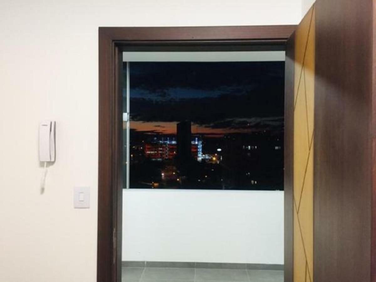 Hermoso Y Unico Apartamento Moderno, En Pleno Centro De Santa Cruz, Con Netflix Wi-Fi De 60 Mb, Estacionamiento Gratis Y Ac En Todos Los Ambientes Santa Cruz de La Sierra Luaran gambar